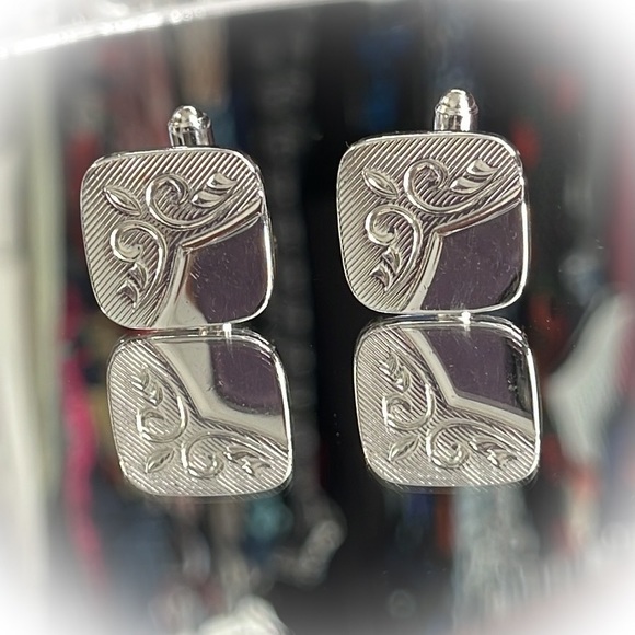 💕Beautiful Silvertone Vintage Cufflinks💕 - Picture 3 of 5
